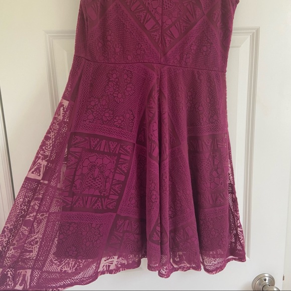 Xhilaration Sleeveless Dress with Keyhole Back - Picture 3 of 6